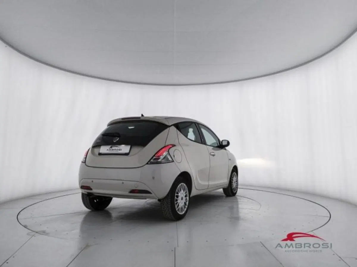 Lancia Ypsilon usata a Perugia (3)