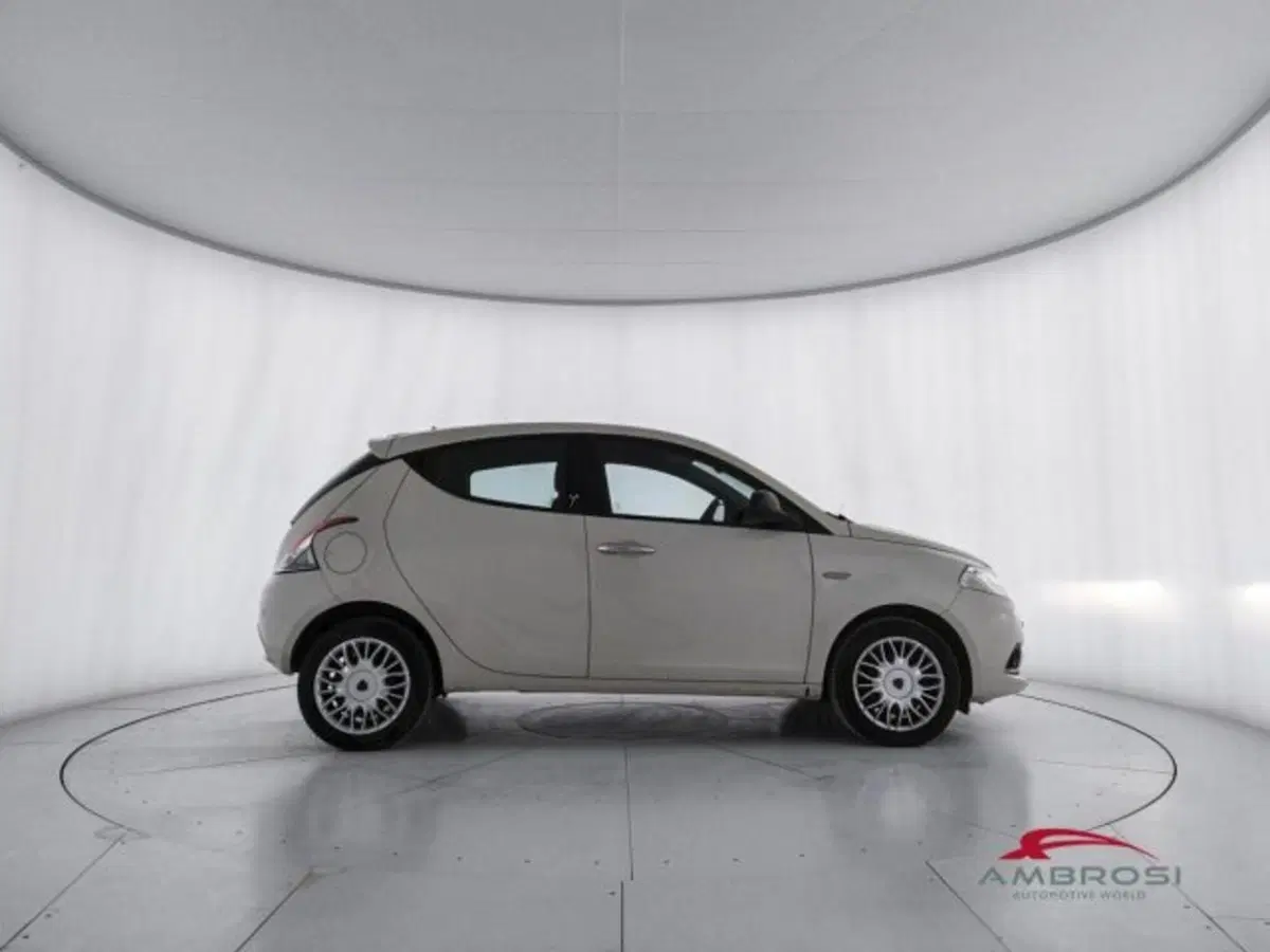 Lancia Ypsilon usata a Perugia (5)