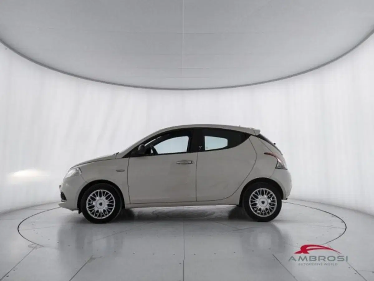 Lancia Ypsilon usata a Perugia (6)