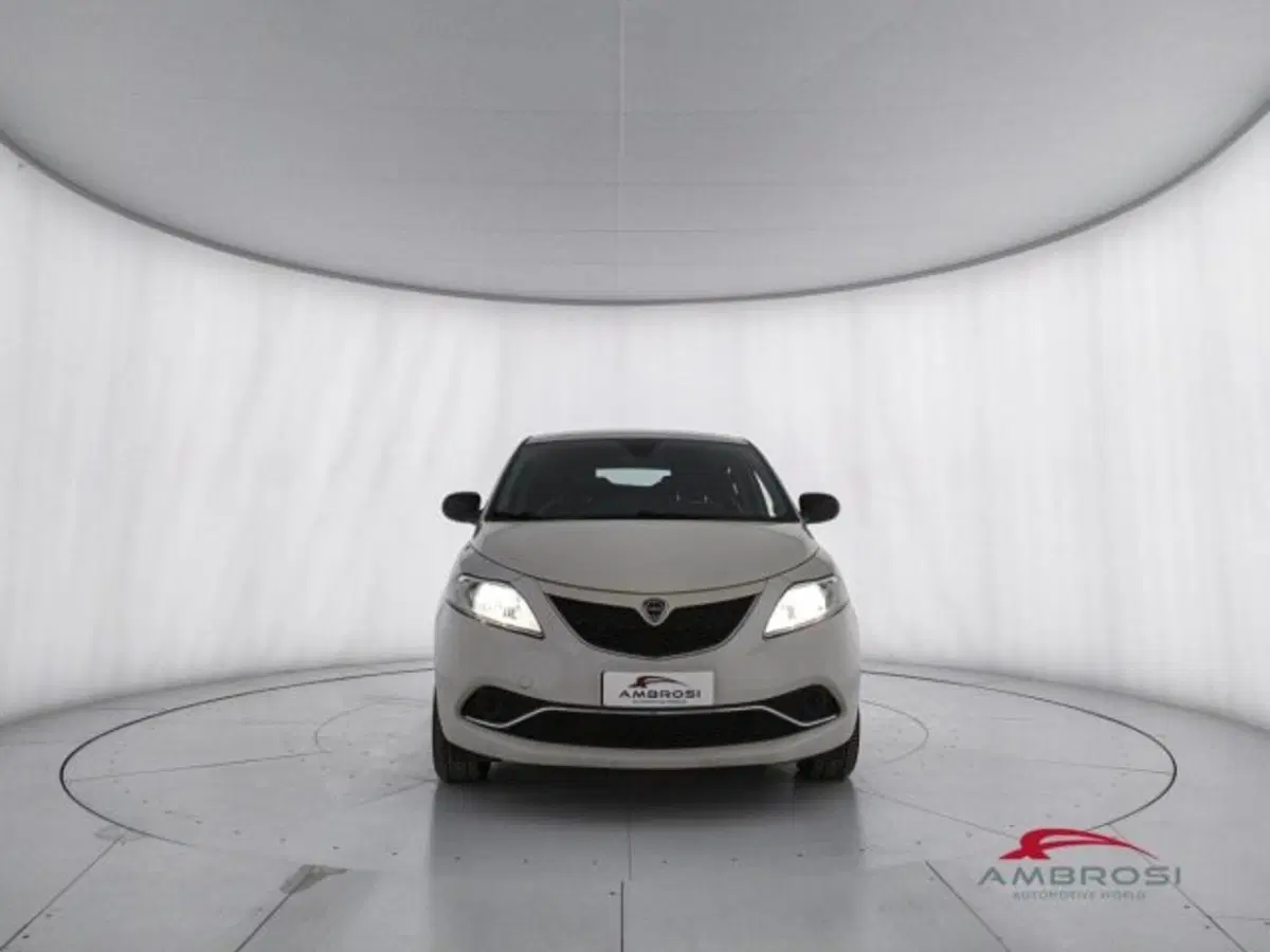 Lancia Ypsilon usata a Perugia (7)