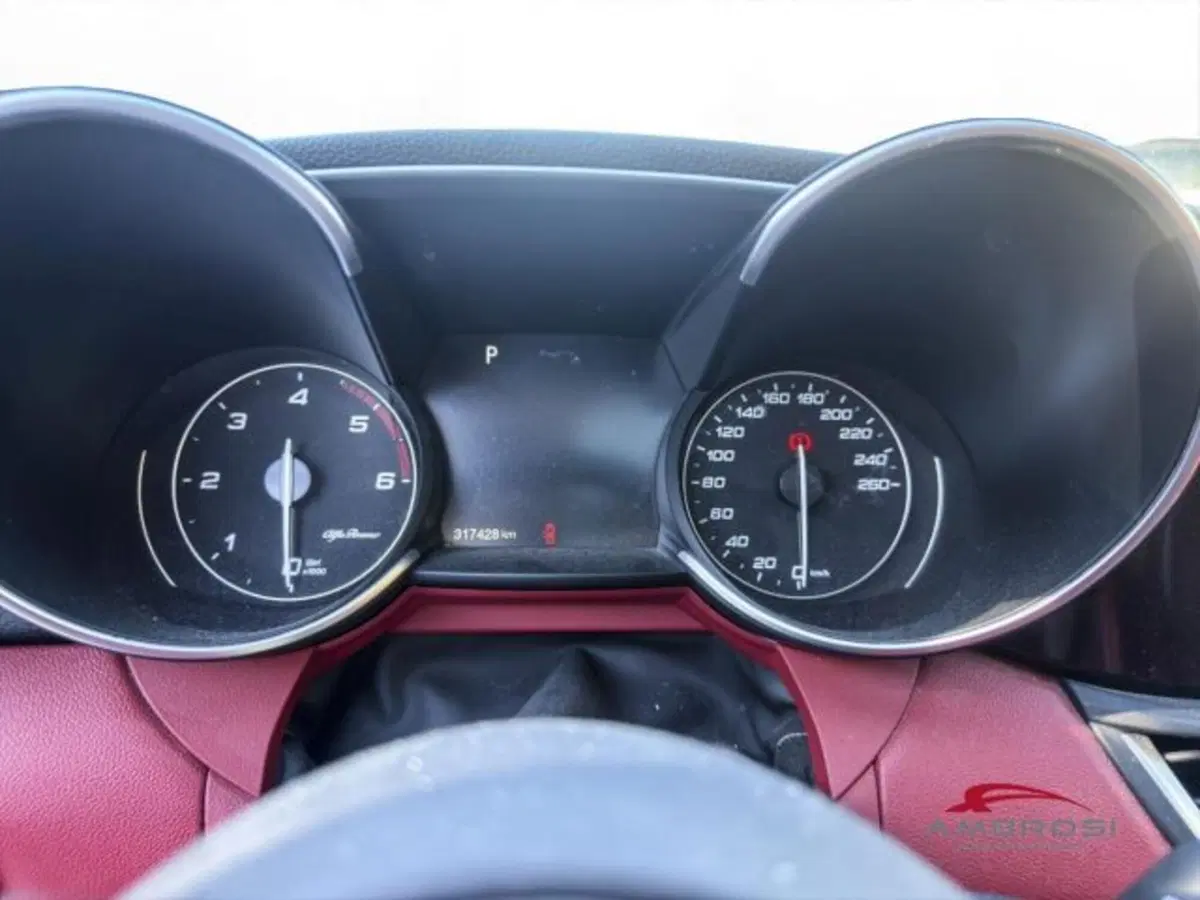 Alfa Romeo Giulia usata a Perugia (10)