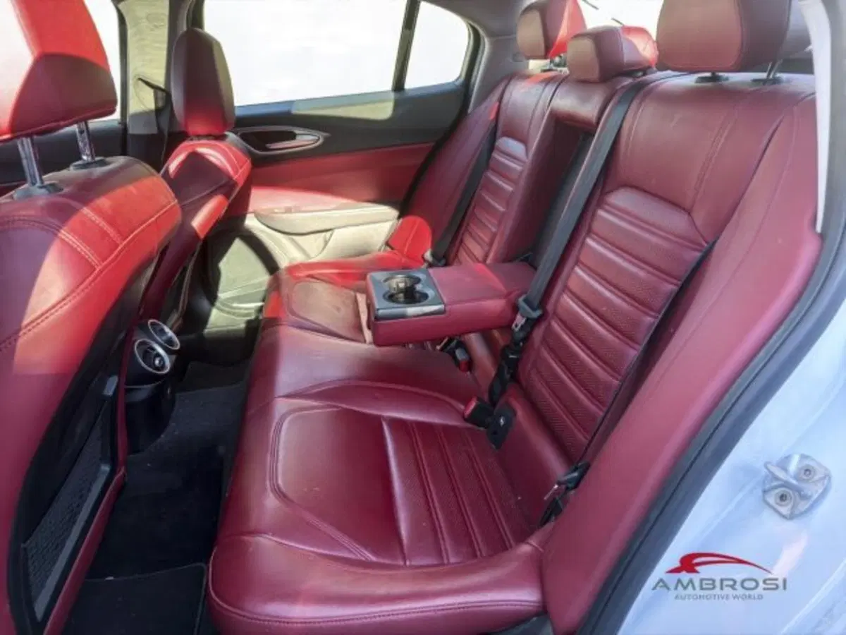 Alfa Romeo Giulia usata a Perugia (8)