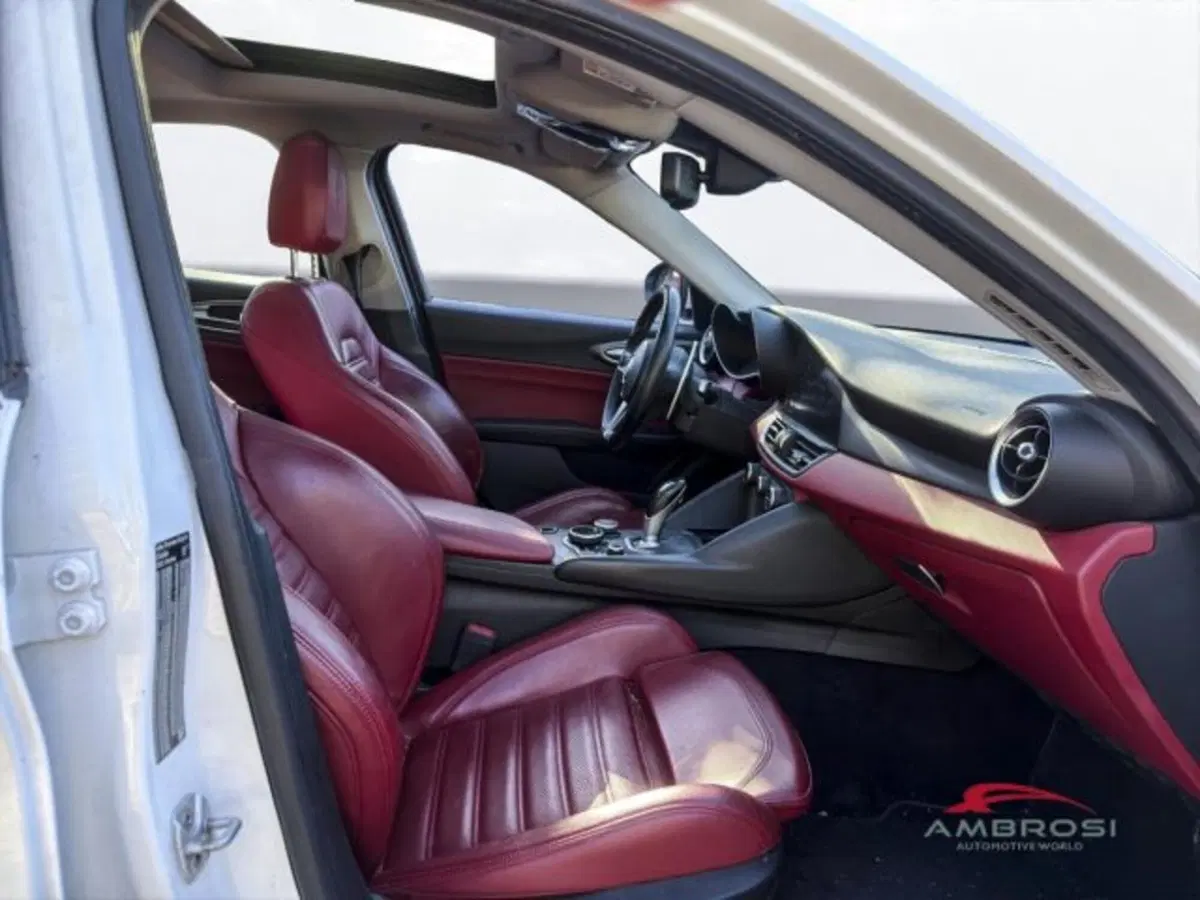 Alfa Romeo Giulia usata a Perugia (9)