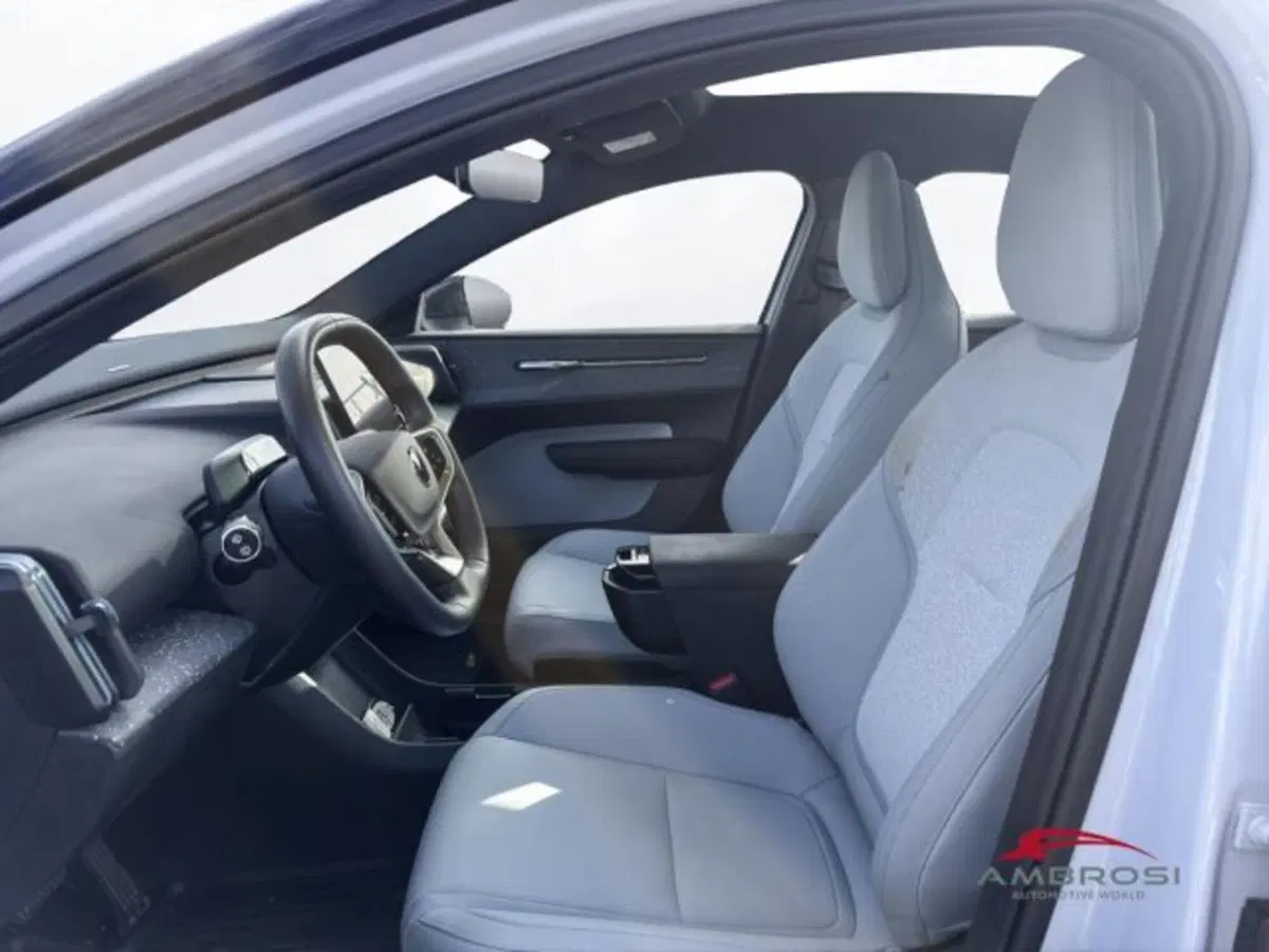 Volvo EX30 usata a Perugia (10)