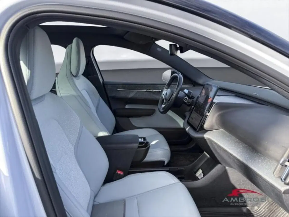 Volvo EX30 usata a Perugia (12)