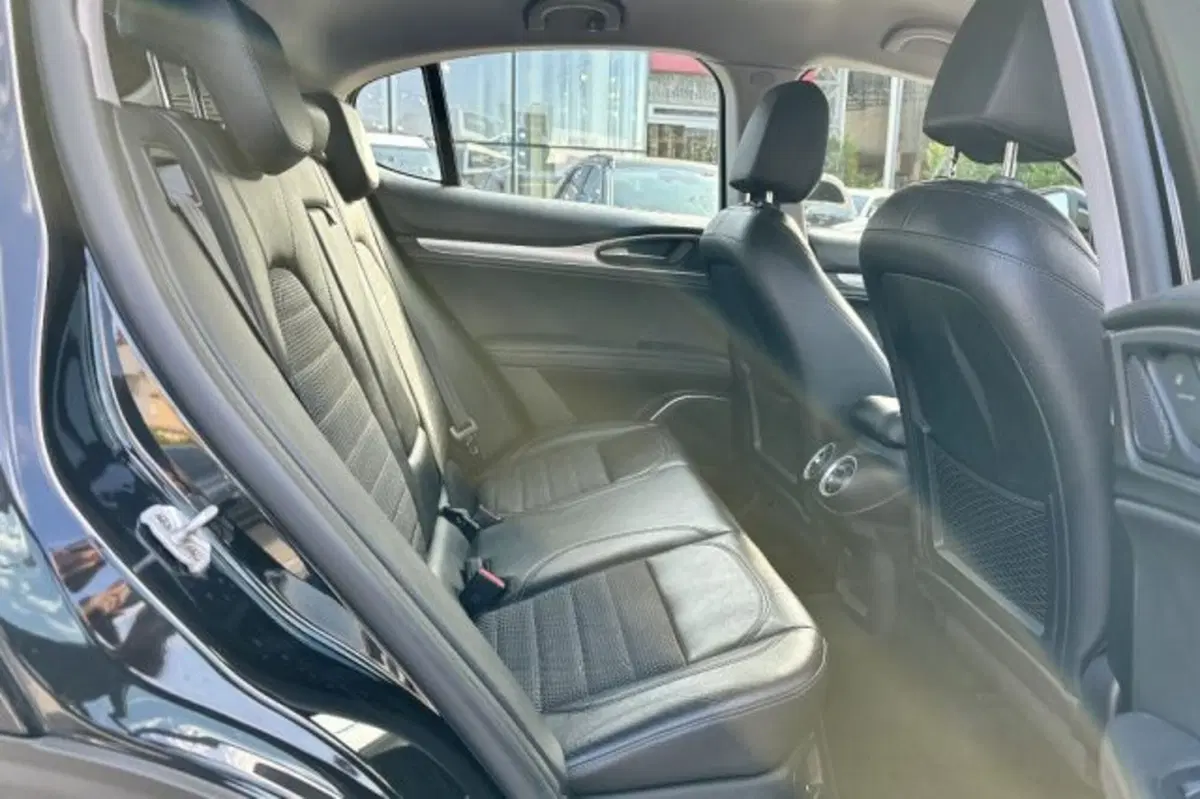 Alfa Romeo Stelvio usata a Latina (10)