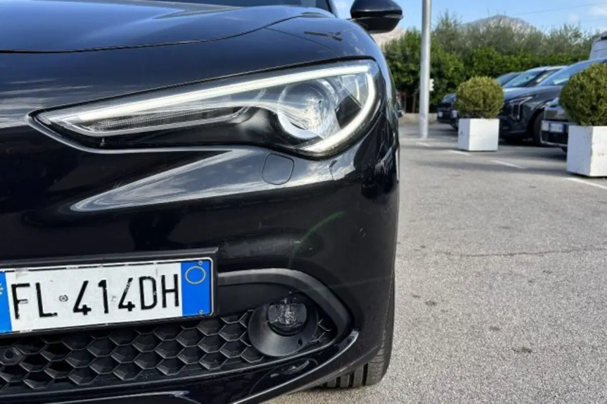 Alfa Romeo Stelvio usata a Latina (11)
