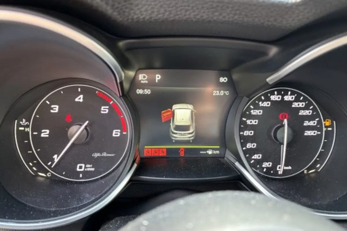 Alfa Romeo Stelvio usata a Latina (13)