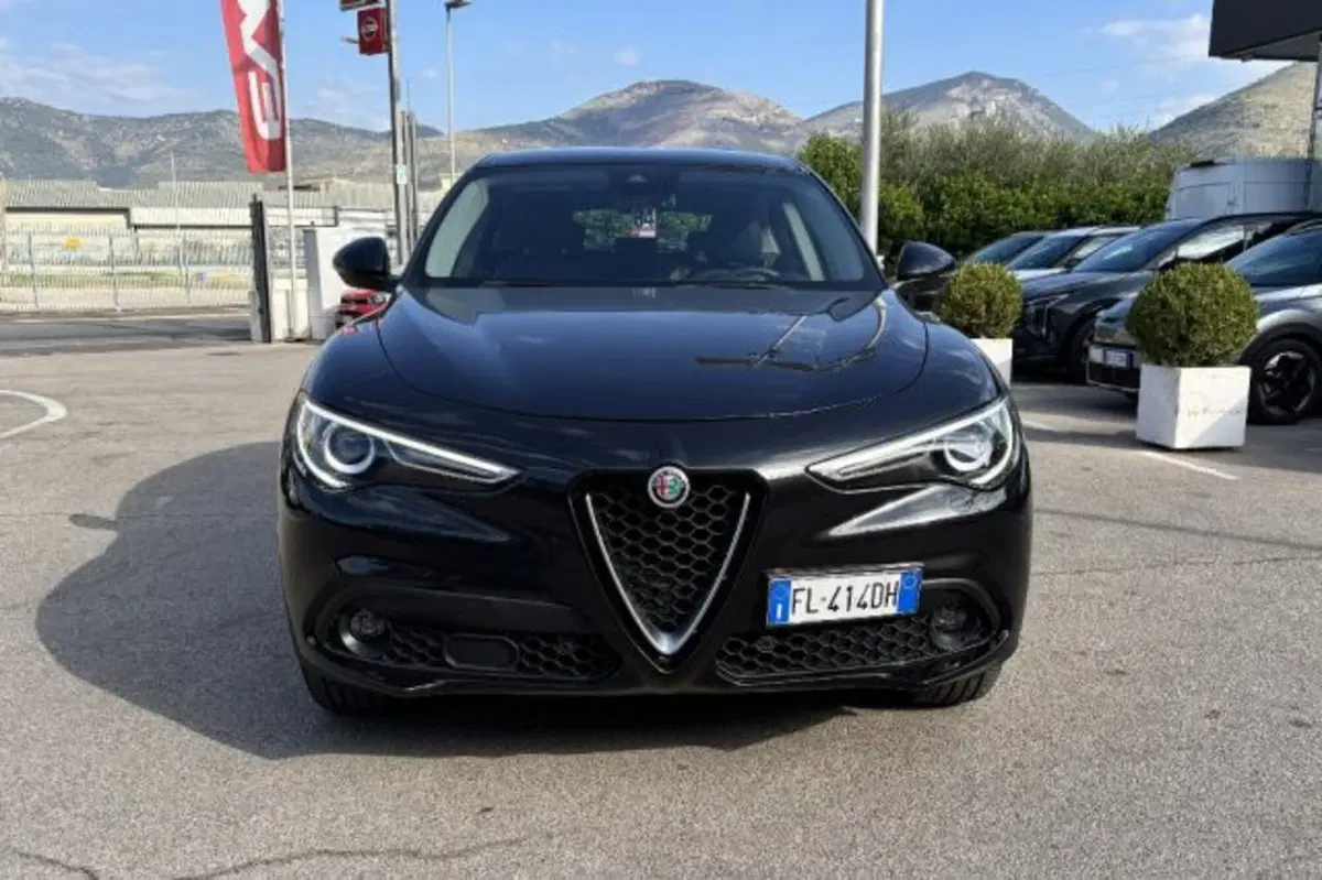 Alfa Romeo Stelvio usata a Latina (2)