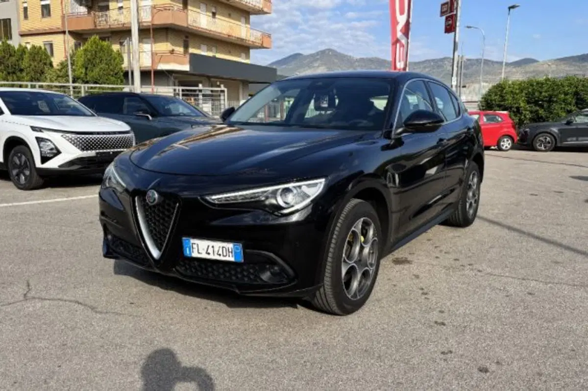 Alfa Romeo Stelvio usata a Latina (3)