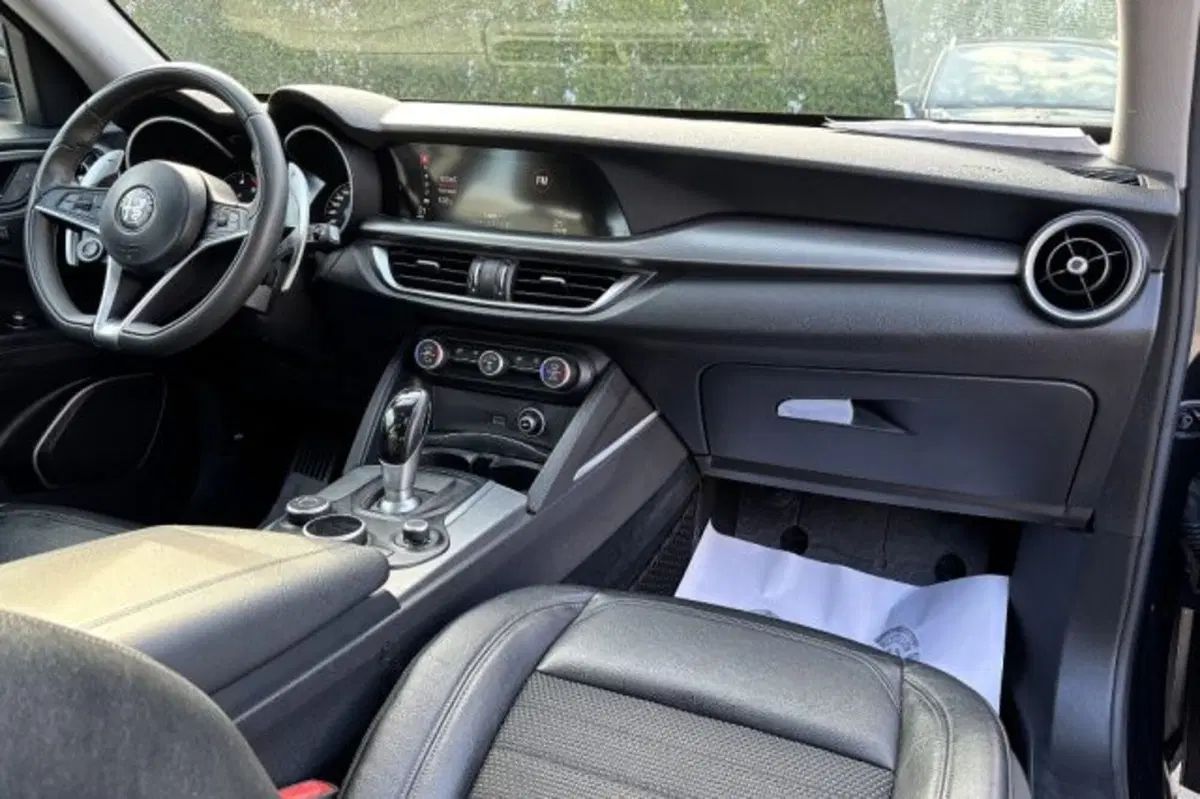 Alfa Romeo Stelvio usata a Latina (9)