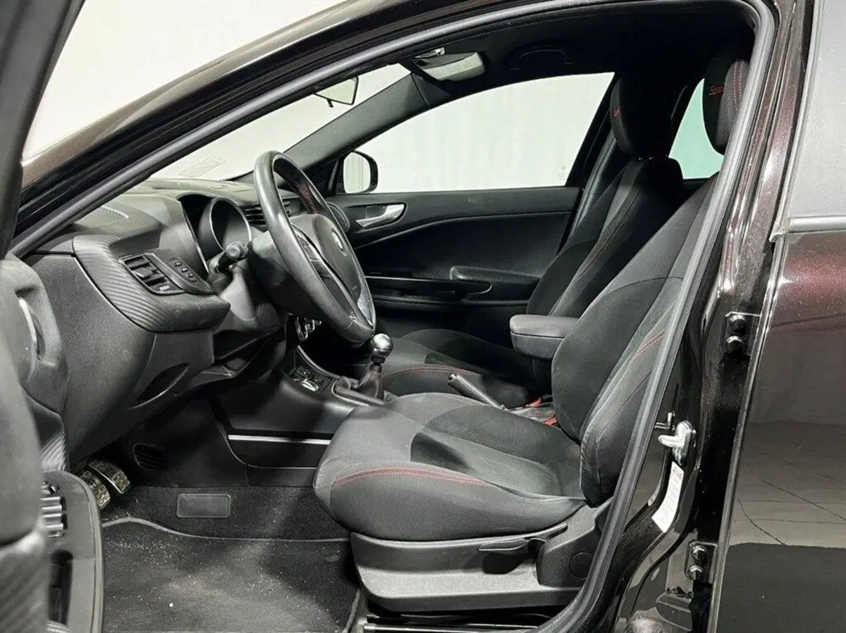 Alfa Romeo Giulietta usata a Sondrio (10)