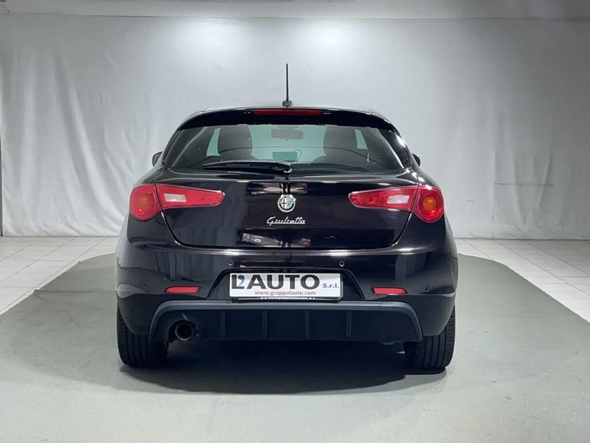 Alfa Romeo Giulietta usata a Sondrio (4)
