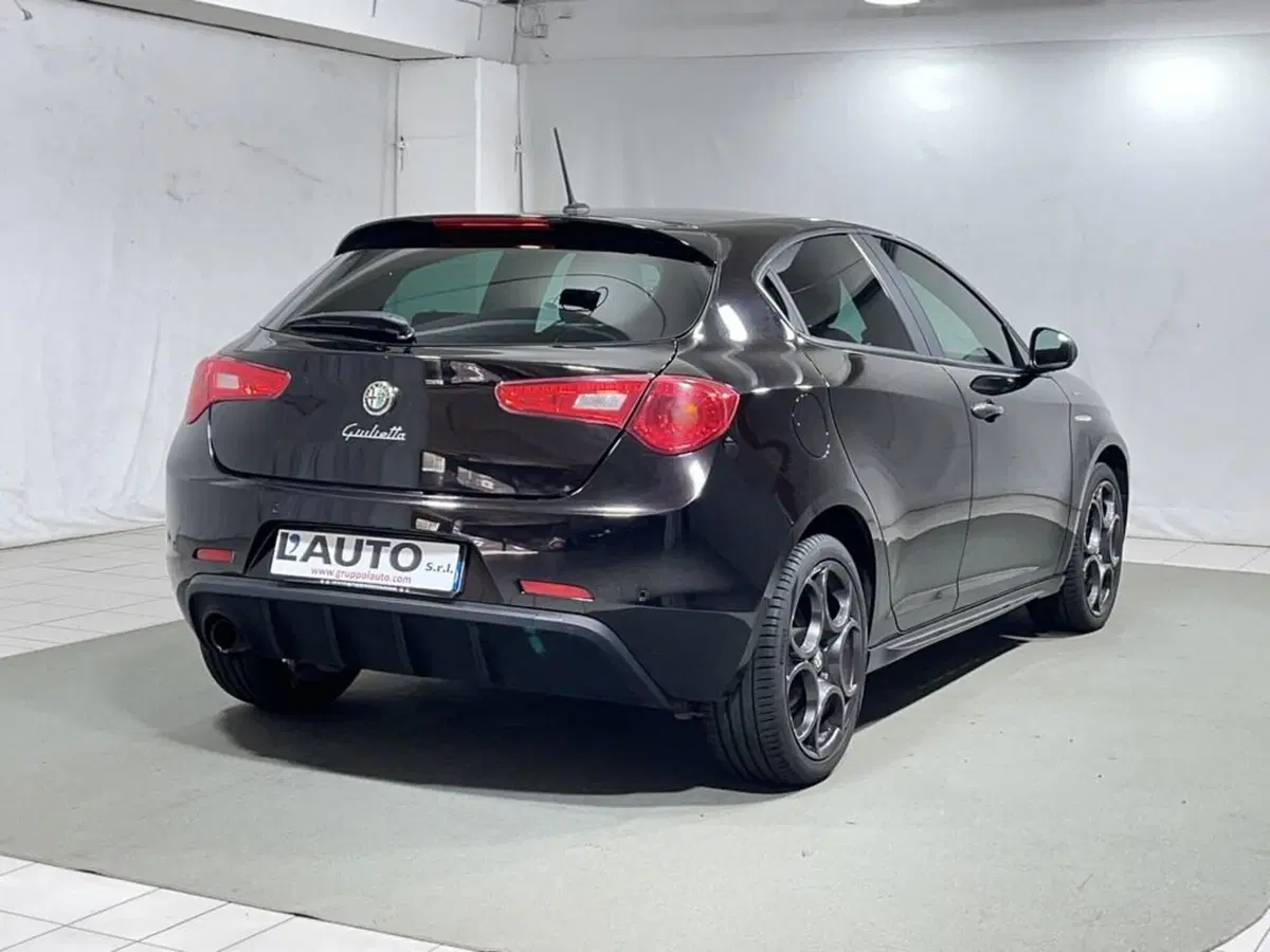 Alfa Romeo Giulietta usata a Sondrio (5)