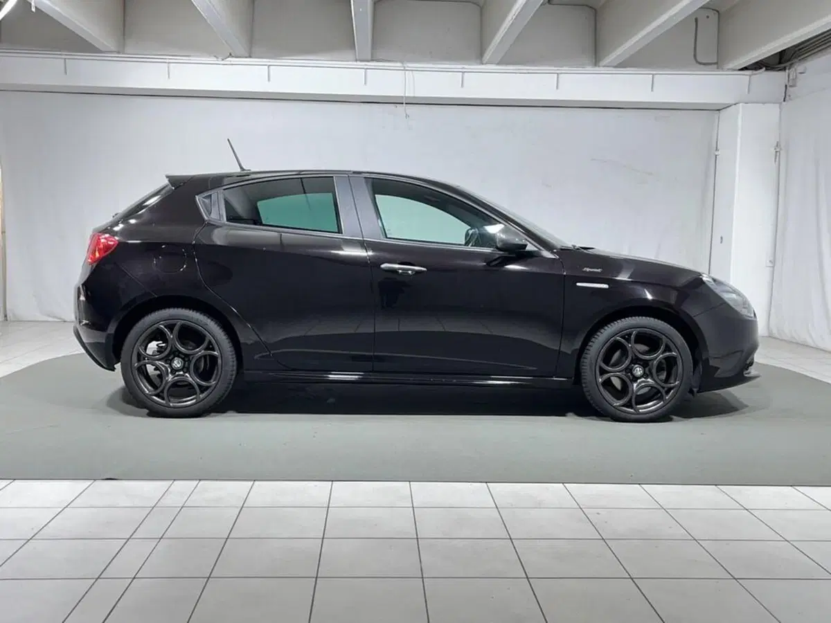 Alfa Romeo Giulietta usata a Sondrio (6)