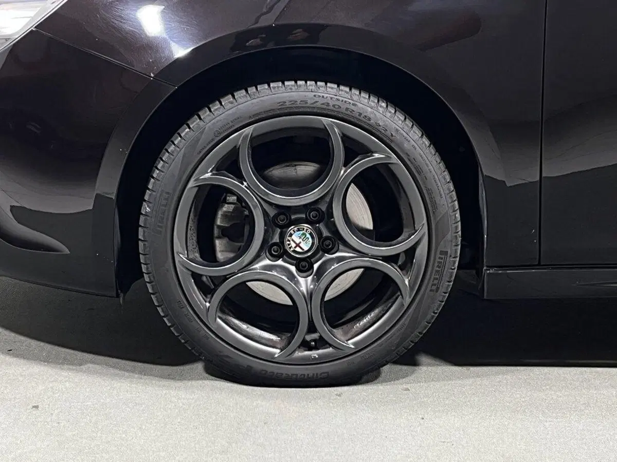 Alfa Romeo Giulietta usata a Sondrio (9)