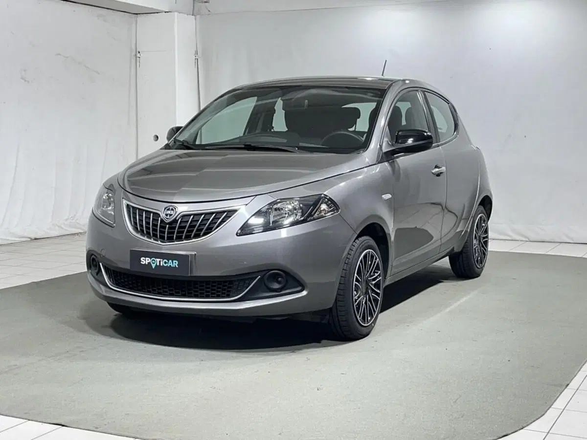Lancia Ypsilon usata a Sondrio
