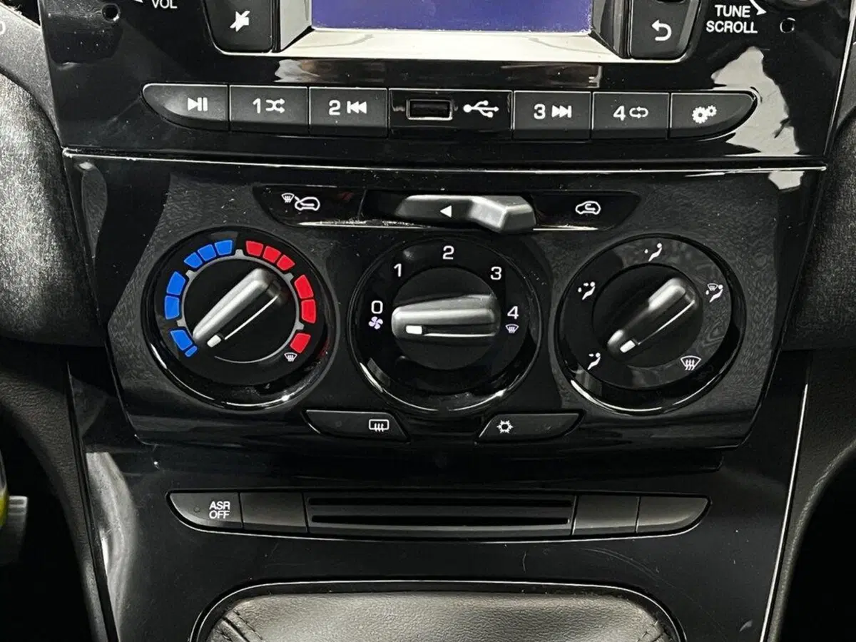 Lancia Ypsilon usata a Sondrio (14)
