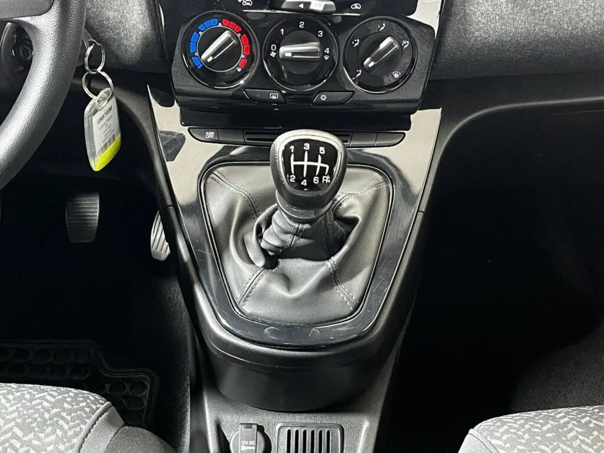 Lancia Ypsilon usata a Sondrio (15)