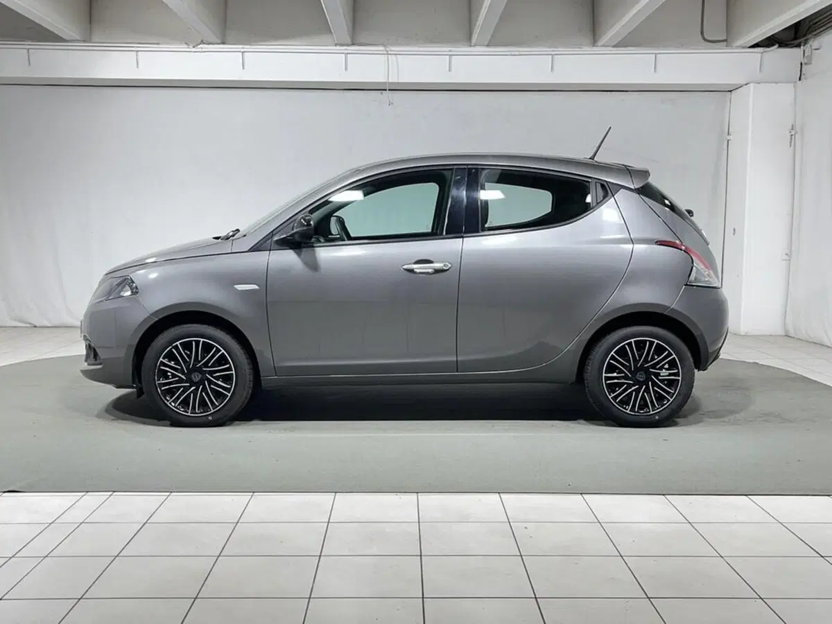 Lancia Ypsilon usata a Sondrio (2)