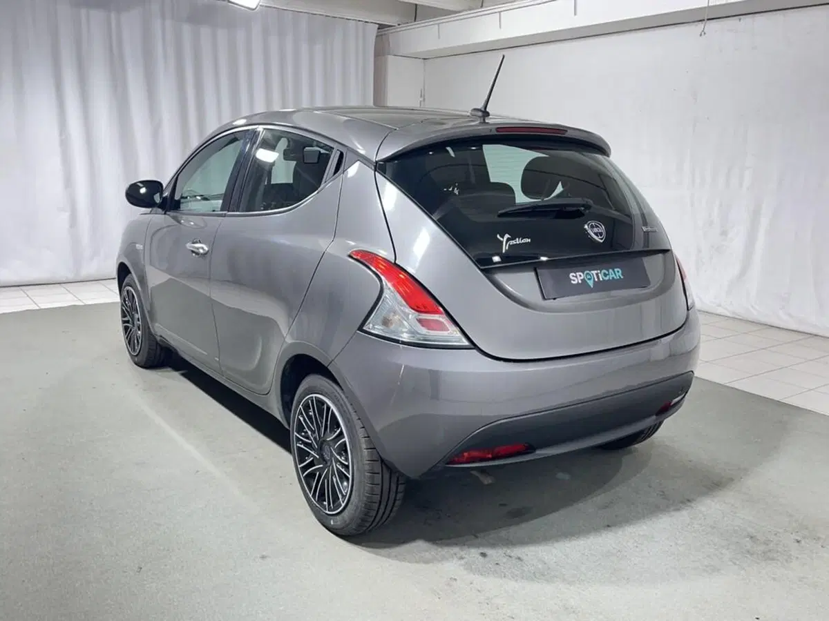 Lancia Ypsilon usata a Sondrio (3)