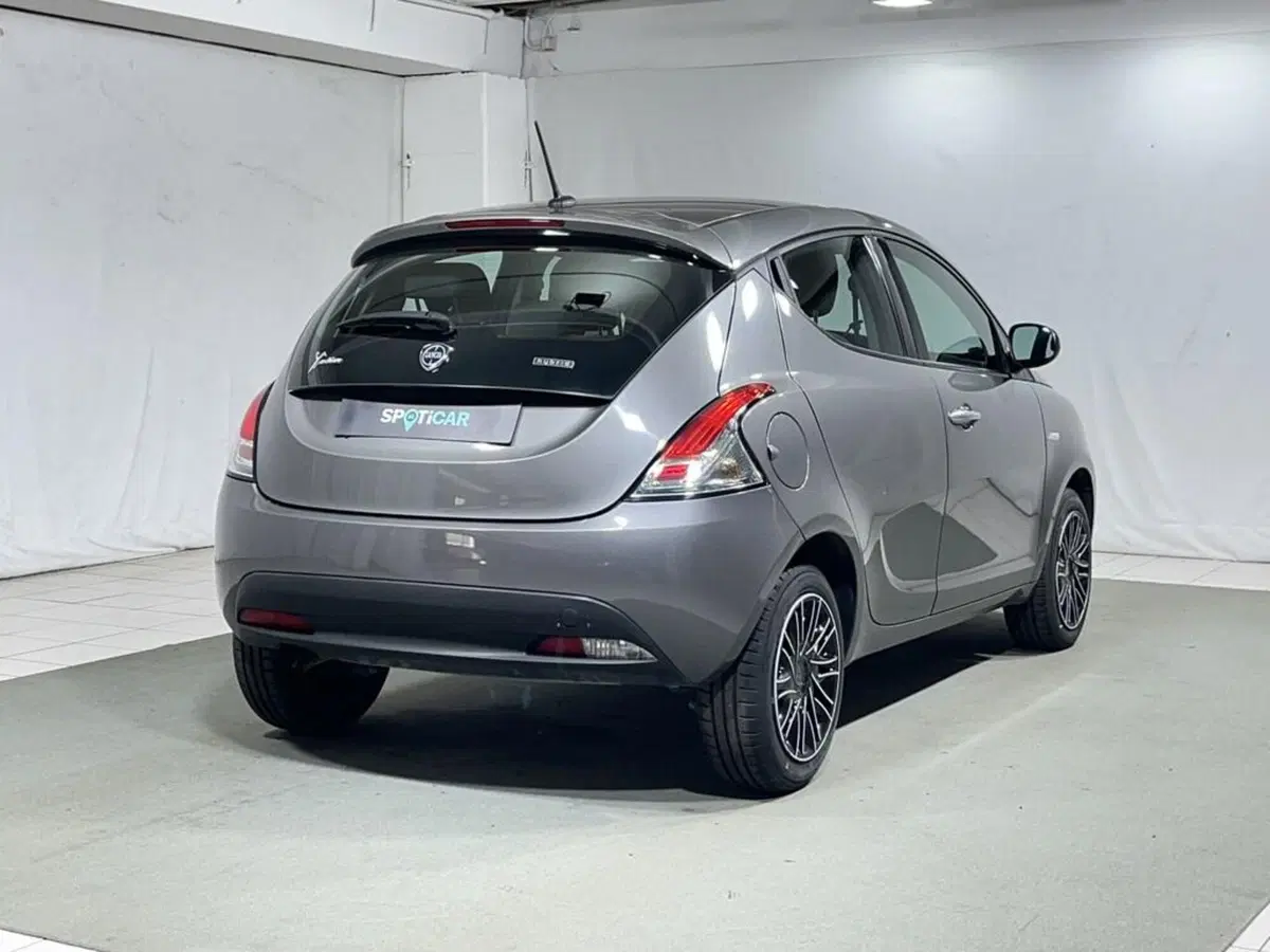Lancia Ypsilon usata a Sondrio (5)