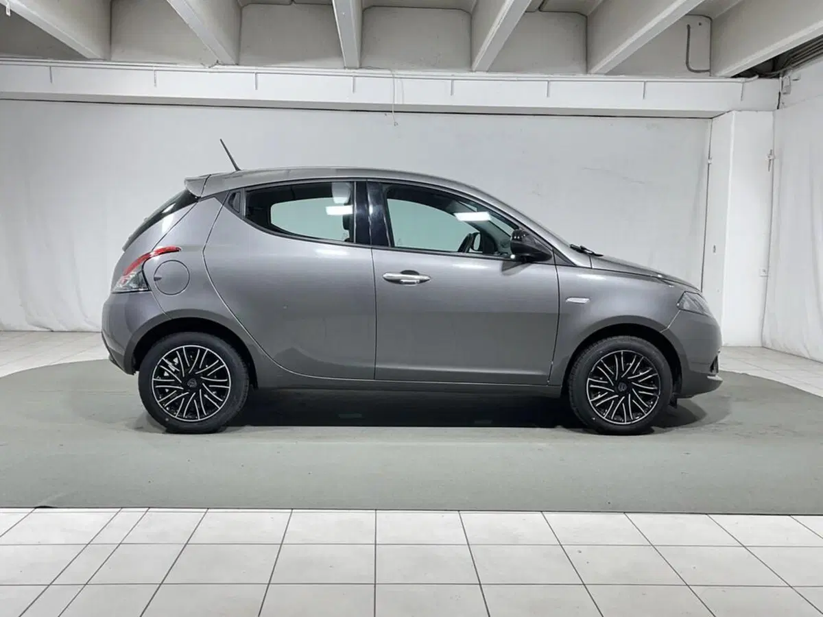 Lancia Ypsilon usata a Sondrio (6)