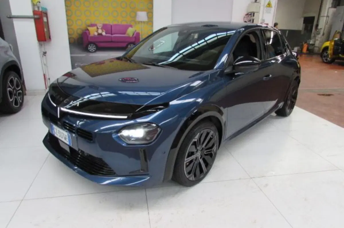 Lancia Ypsilon usata a Milano (2)