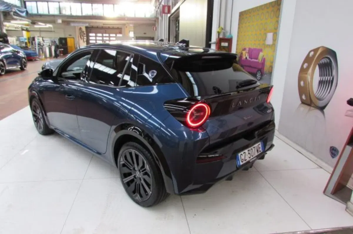Lancia Ypsilon usata a Milano (4)