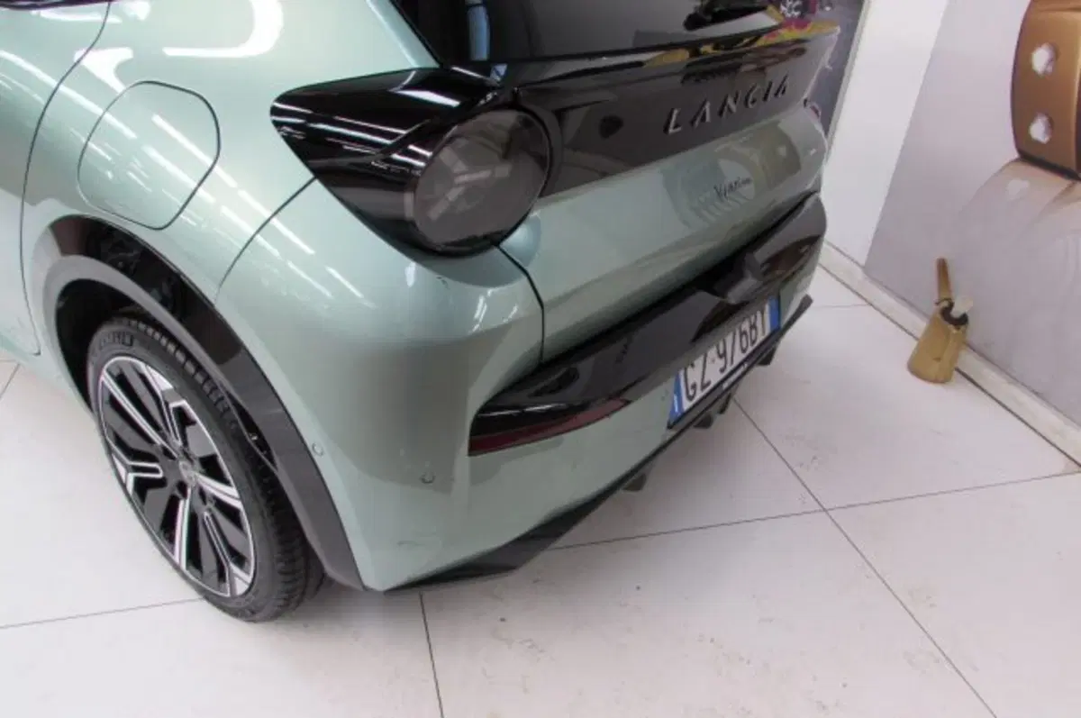 Lancia Ypsilon usata a Milano (14)