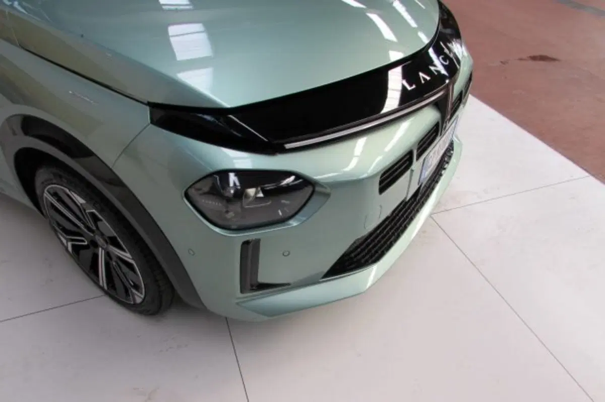 Lancia Ypsilon usata a Milano (17)