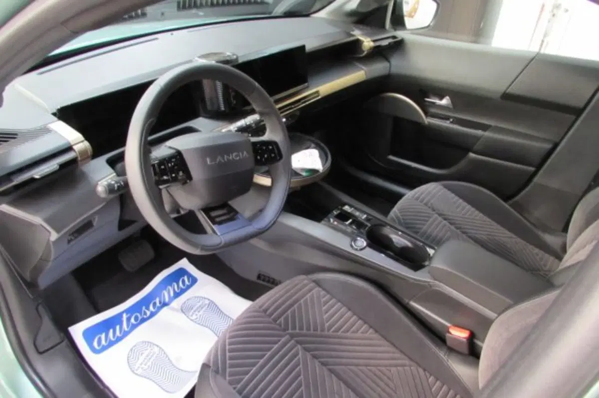 Lancia Ypsilon usata a Milano (8)