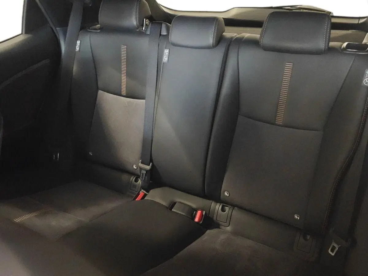 Lexus LBX usata a Genova (11)