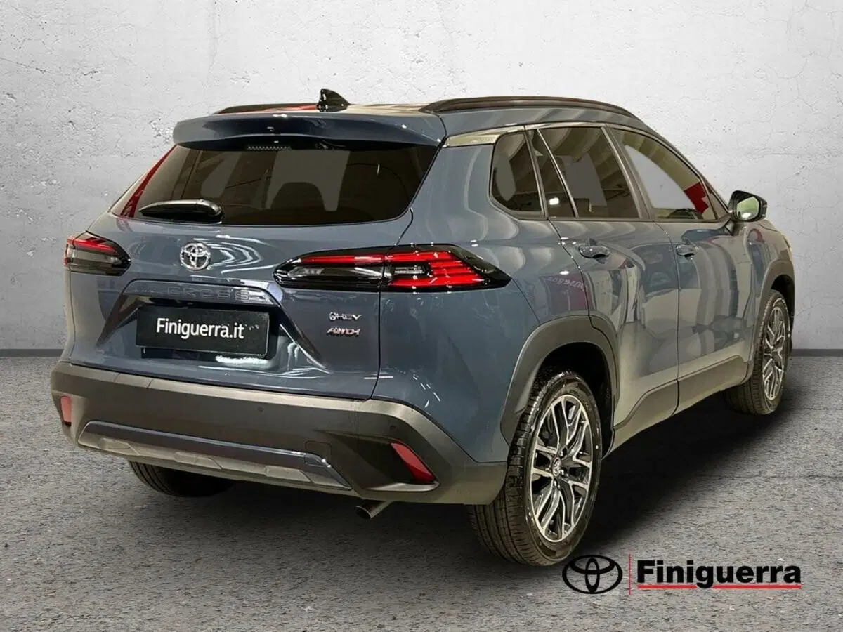 Toyota Corolla Cross usata a Sondrio (4)