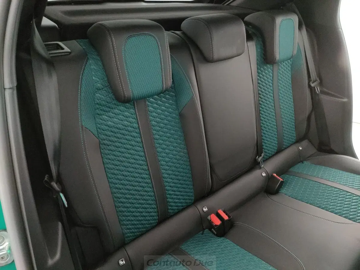Peugeot 208 nuova a Caserta (11)