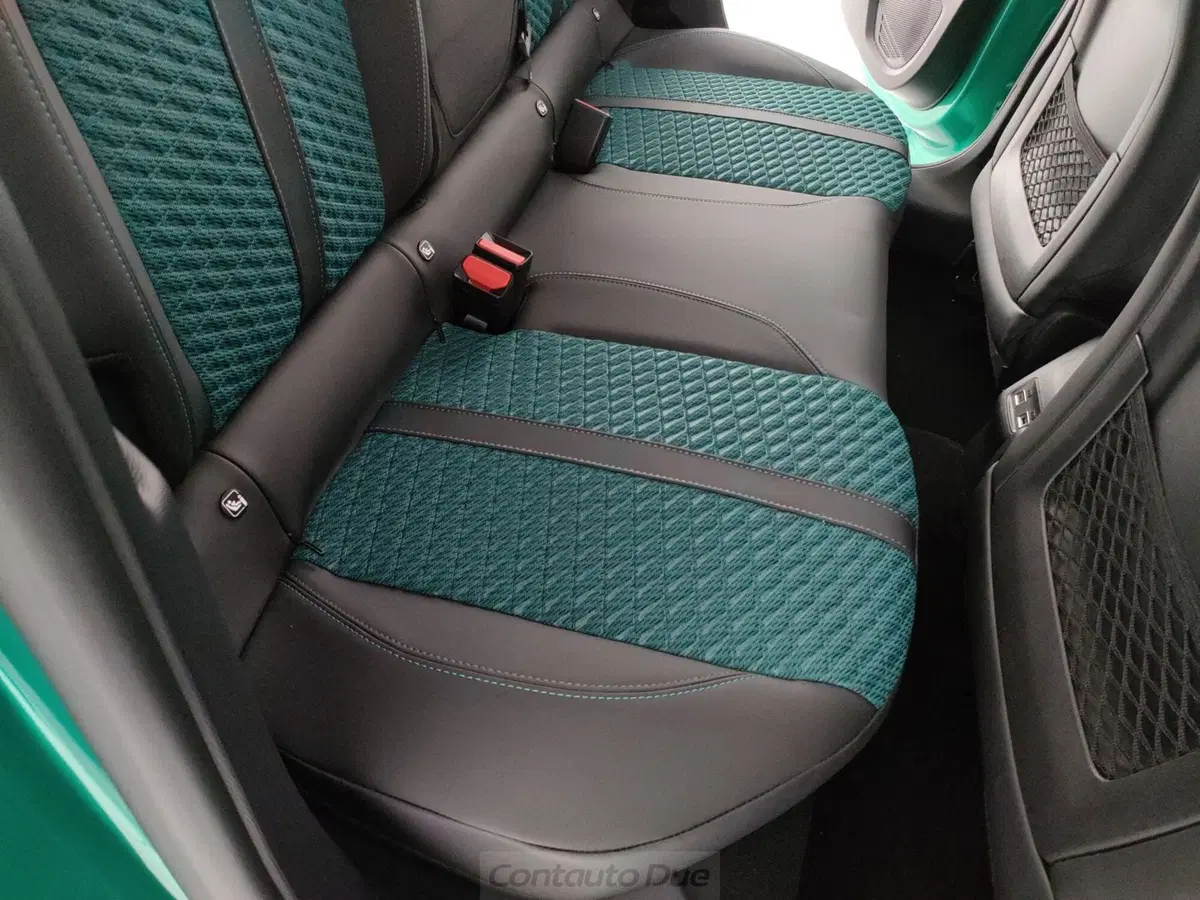 Peugeot 208 nuova a Caserta (12)