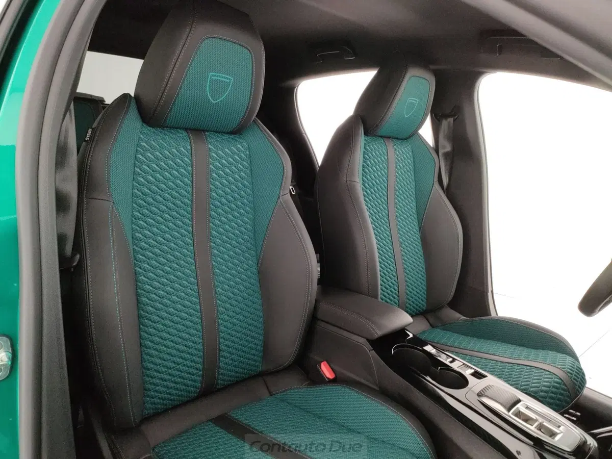 Peugeot 208 nuova a Caserta (14)