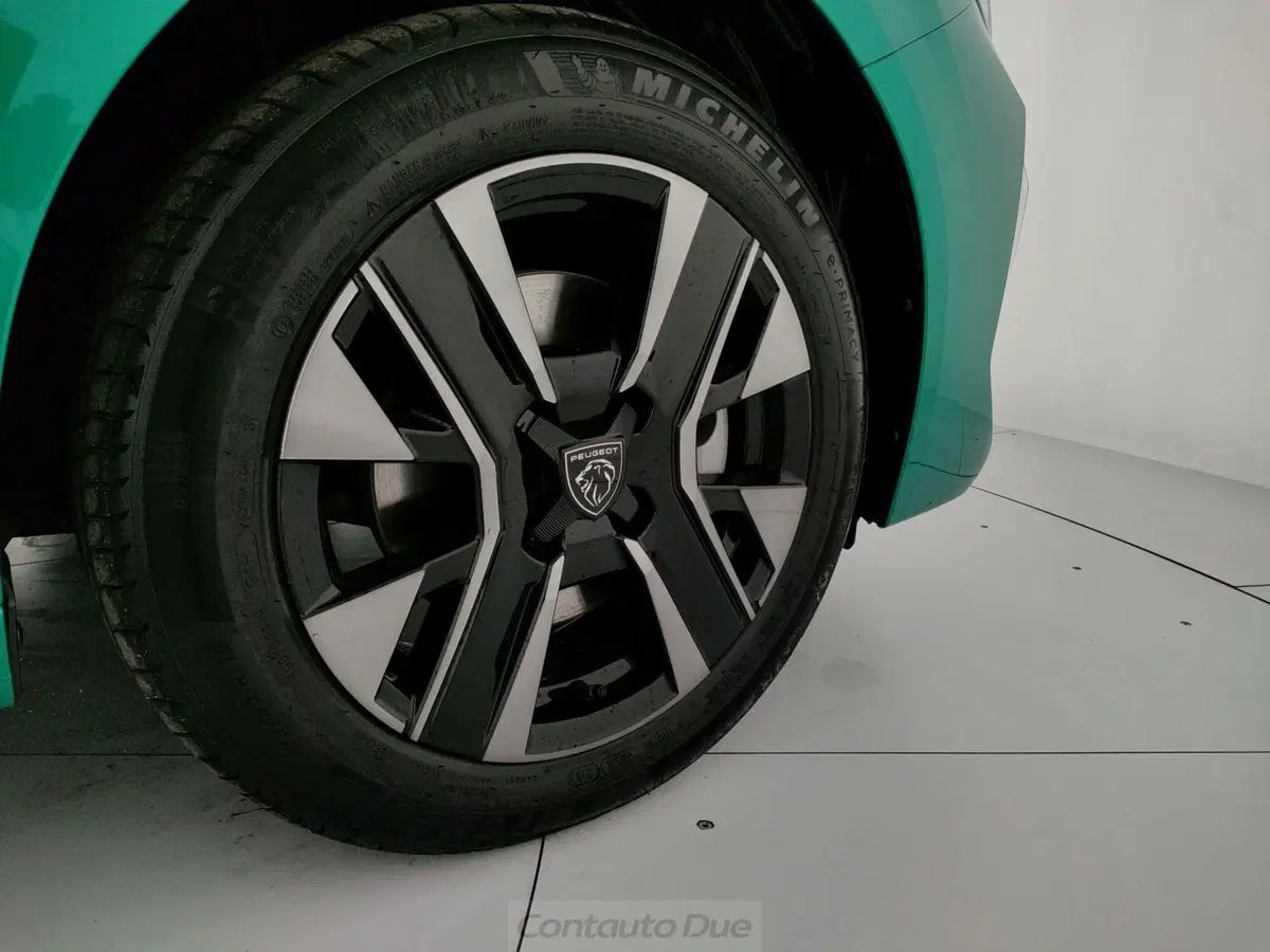 Peugeot 208 nuova a Caserta (9)