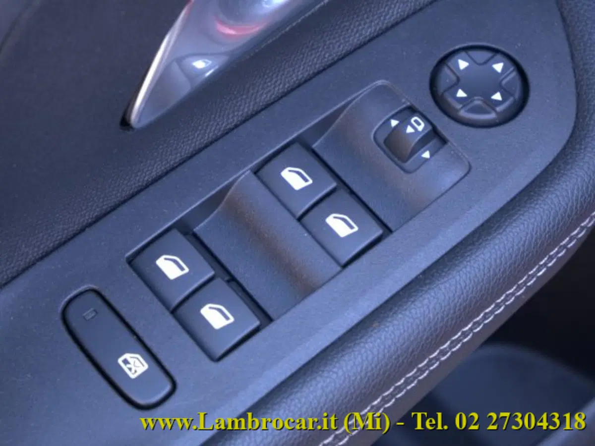 Opel Mokka usata a Milano (17)