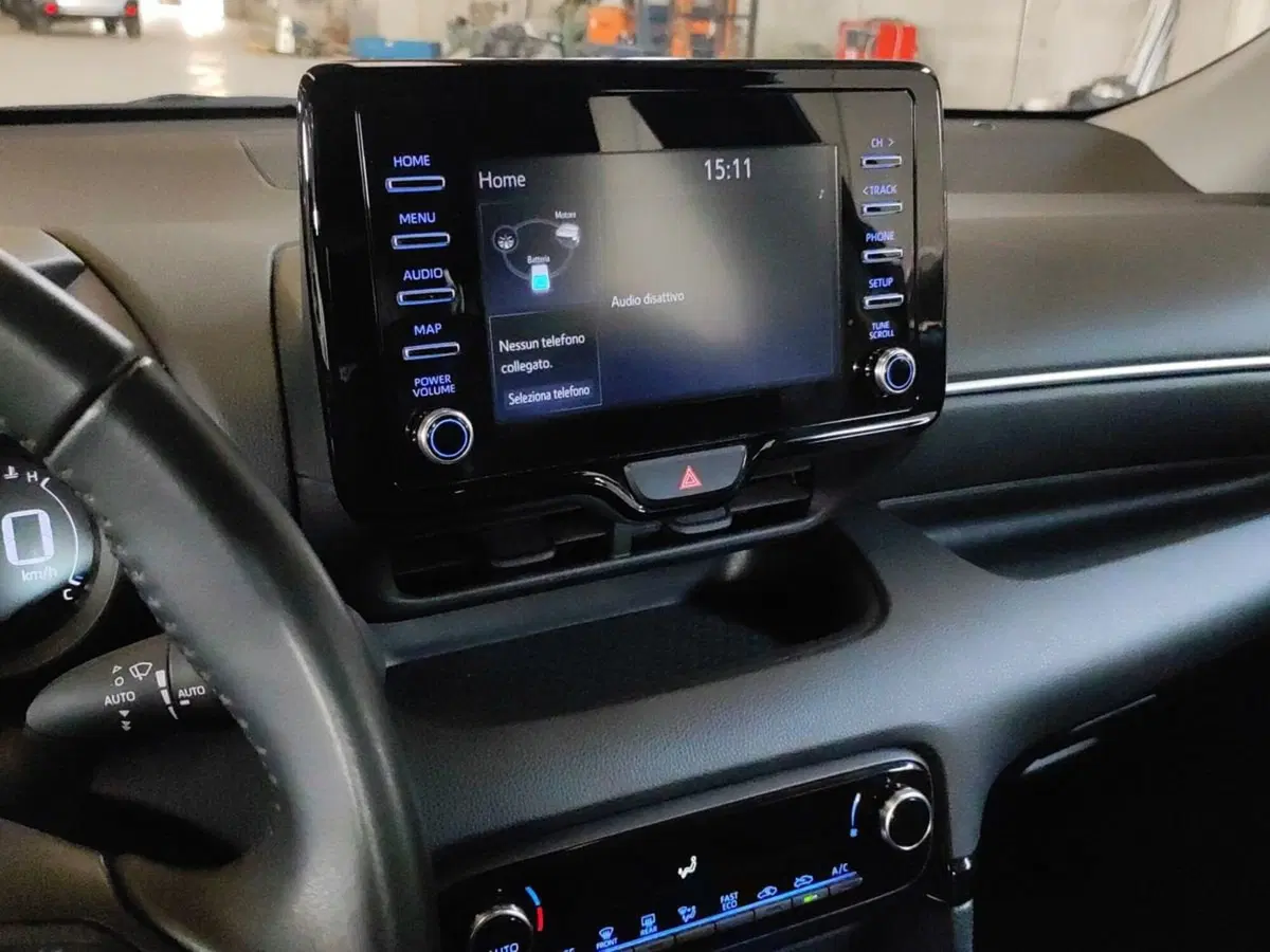 Toyota Yaris usata a Milano (11)