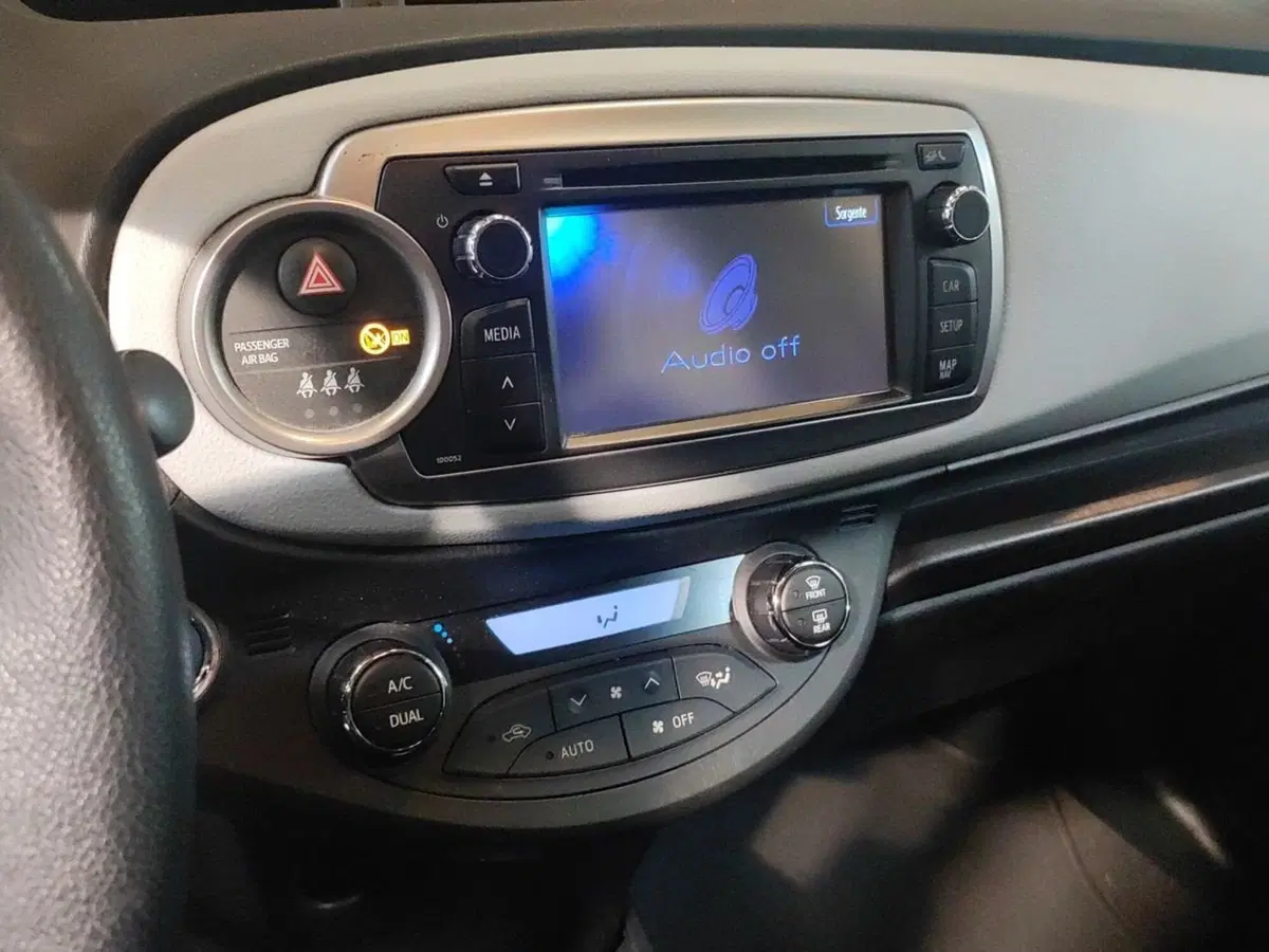Toyota Yaris usata a Milano (11)