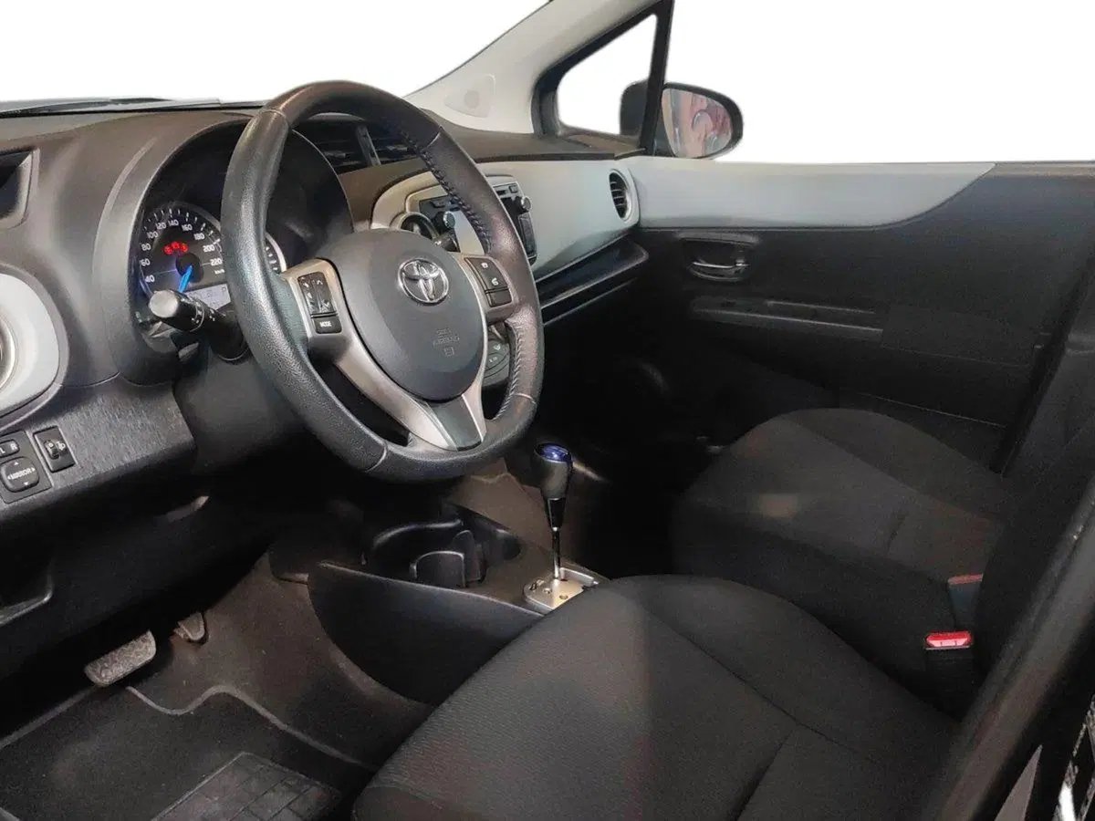 Toyota Yaris usata a Milano (8)