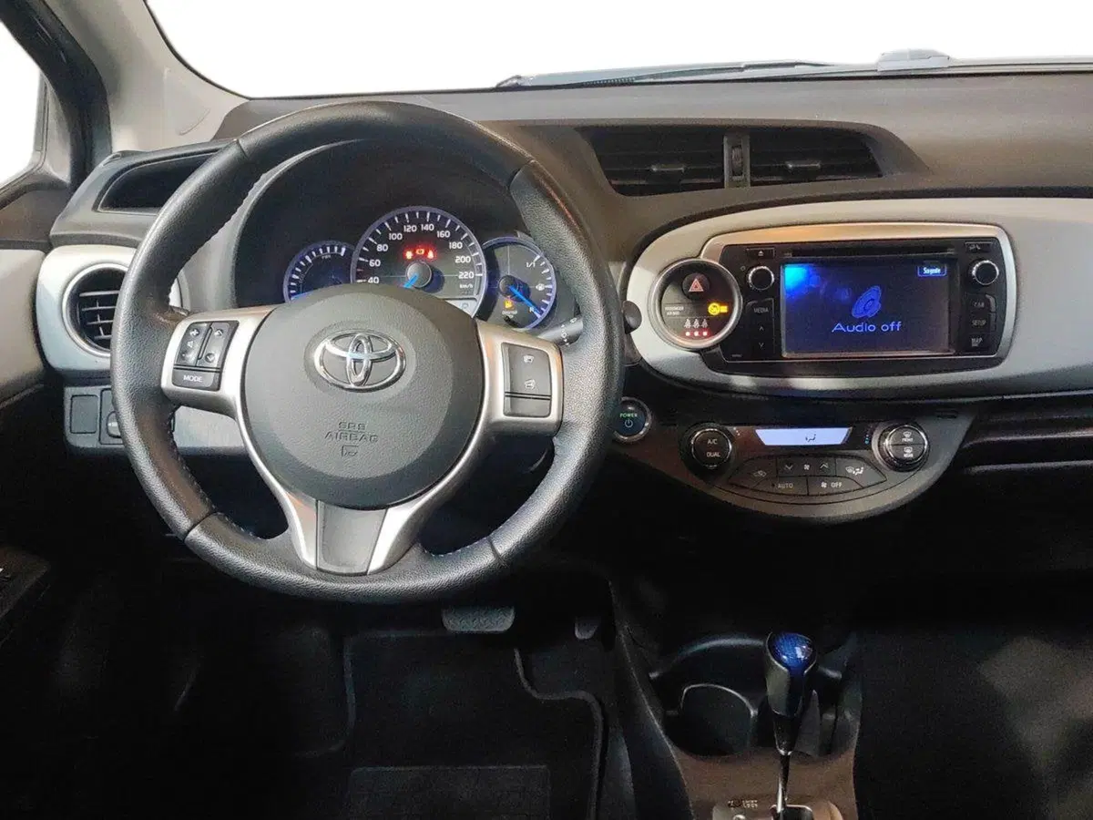 Toyota Yaris usata a Milano (9)