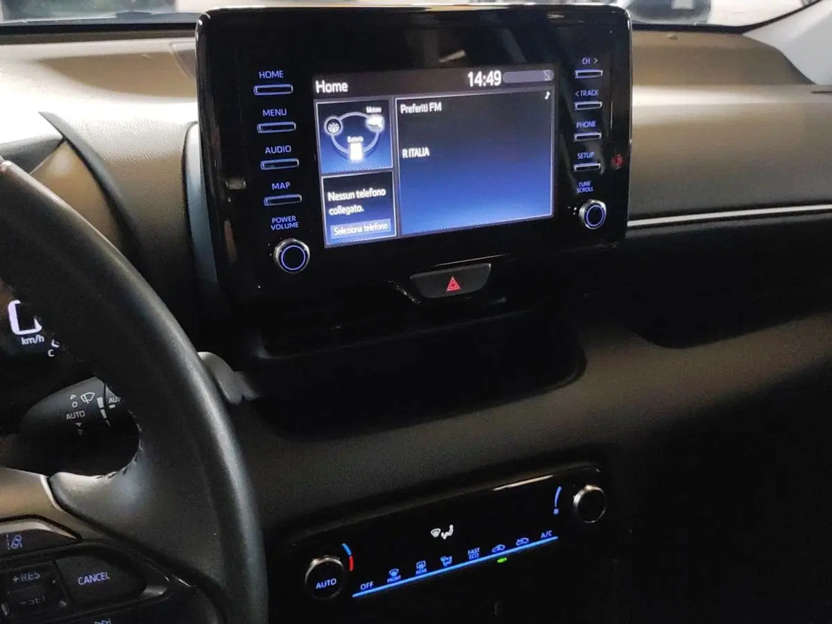 Toyota Yaris usata a Milano (11)