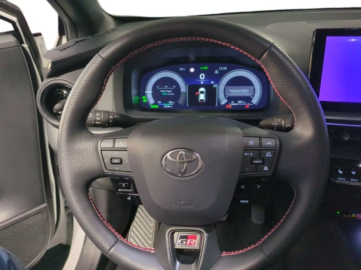 Toyota Toyota C-HR usata a Milano (15)