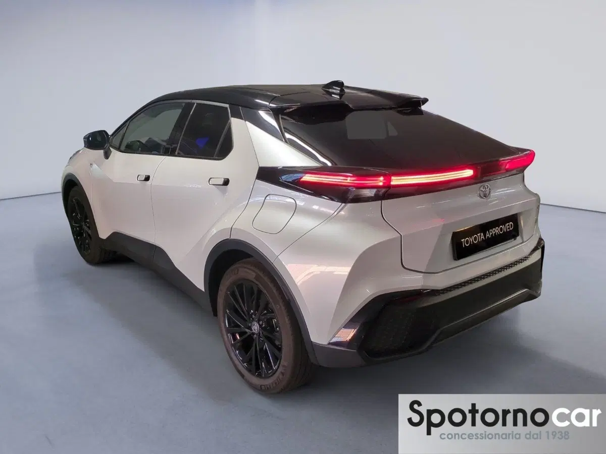 Toyota Toyota C-HR usata a Milano (4)