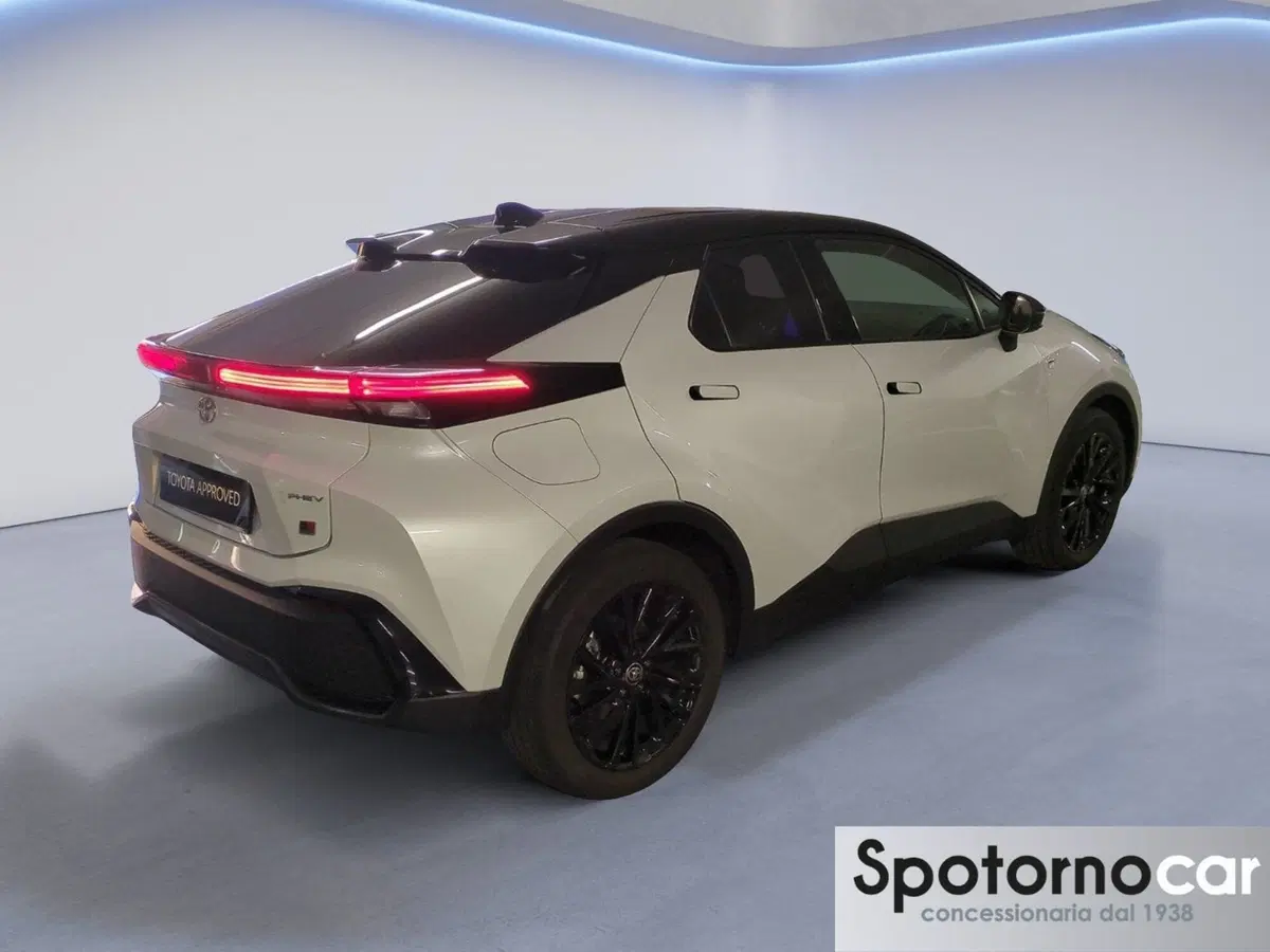 Toyota Toyota C-HR usata a Milano (7)