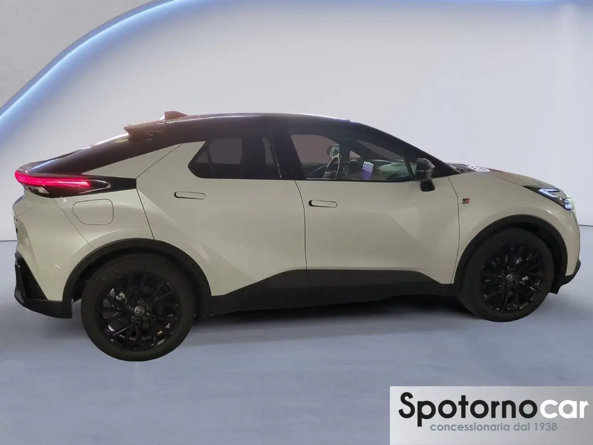 Toyota Toyota C-HR usata a Milano (8)