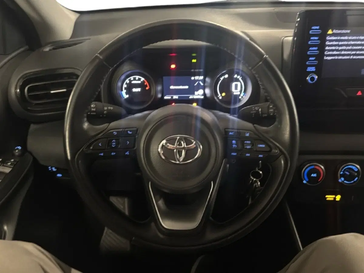 Toyota Yaris usata a Milano (10)