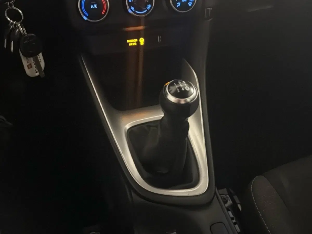 Toyota Yaris usata a Milano (13)